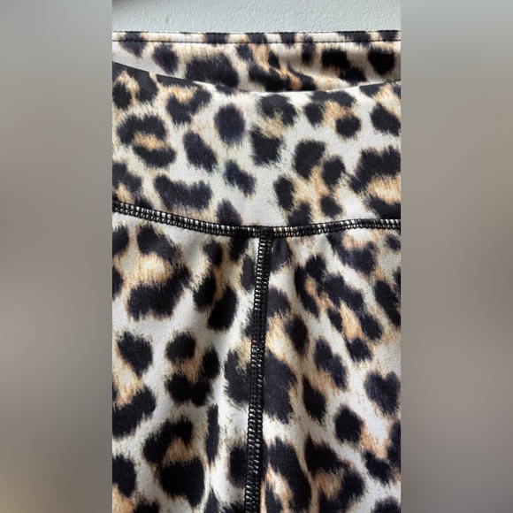 Leopard Pattern Leggings - Picture 3 of 3